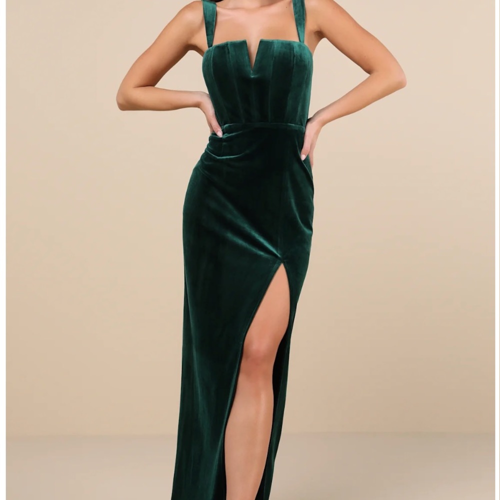 NWT Elegant Green Velvet Evening Gown